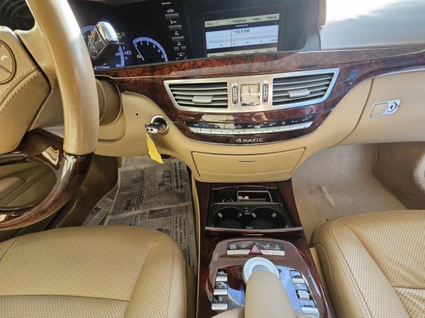 Tirane, shitet makine Mercedes benz s350 2013 Nafte, e zeze automatik Klima 209.000 km 23.000 €