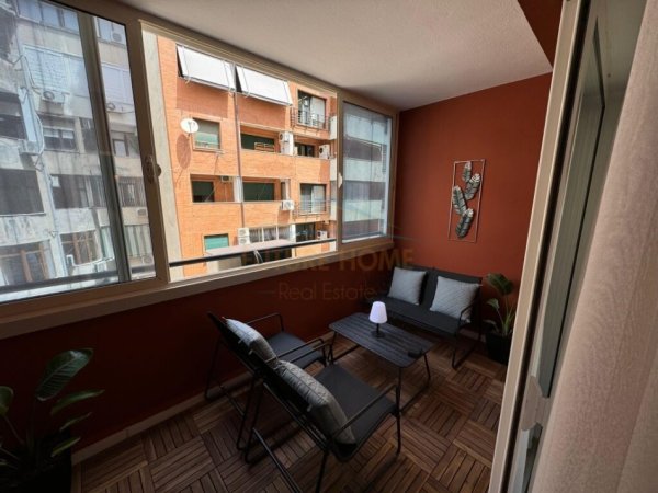 Tirane, jepet me qera apartament 2+1+Ballkon Kati 6, 120 m² 1.200 € (BLLOK)