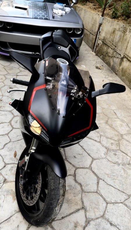 Tirane, shes Motociklete gare Ducati 848evo , e zeze 9.800 km