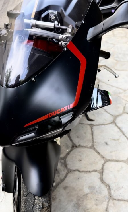 Tirane, shes Motociklete gare Ducati 848evo , e zeze 9.800 km