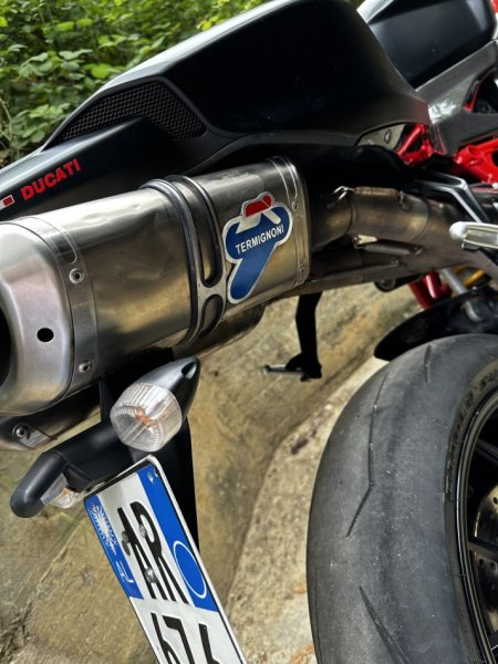 Tirane, shes Motociklete gare Ducati 848evo , e zeze 9.800 km