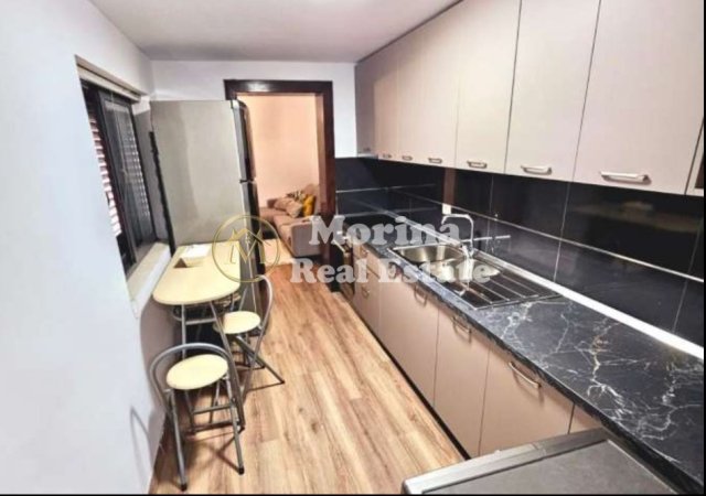 Tirane, jepet me qera apartament 2+1 Kati 1, 100 m² 700 € (Perballe Parlamentit)