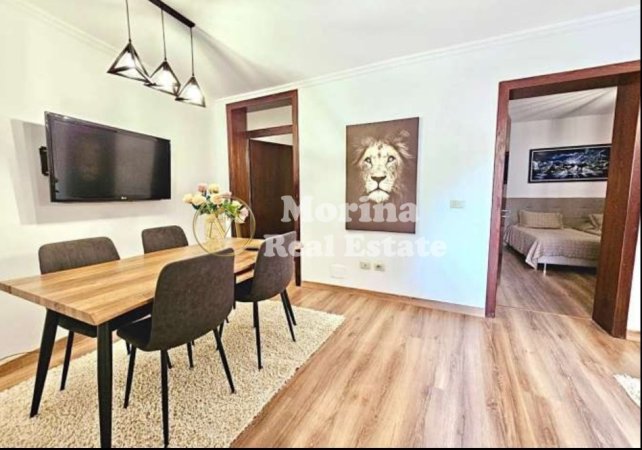 Tirane, jepet me qera apartament 2+1 Kati 1, 100 m² 700 € (Perballe Parlamentit)