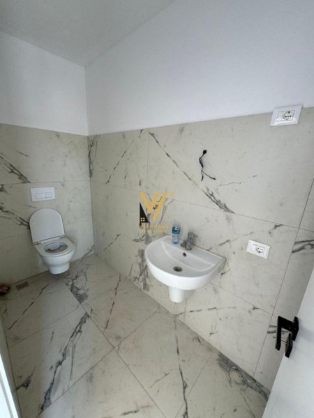 Tirane, shitet dyqan Kati 0, 29 m² 64.500 € (SELITE)