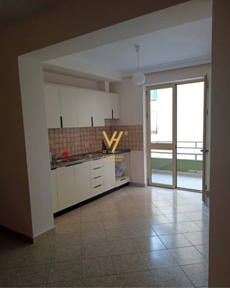 Tirane, jepet me qera apartament 1+1+Ballkon Kati 3, 80 m² 450 € (MYSLYM SHYRI)