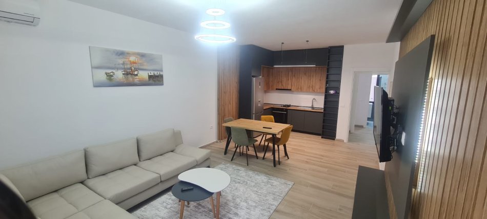 Tirane, jepet me qera apartament 2+1+Ballkon Kati 4, 103 m² 700€ (XHANFIZE KEKO)