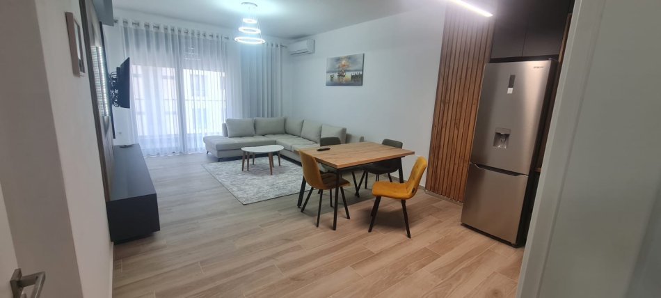 Tirane, jepet me qera apartament 2+1+Ballkon Kati 4, 103 m² 700€ (XHANFIZE KEKO)