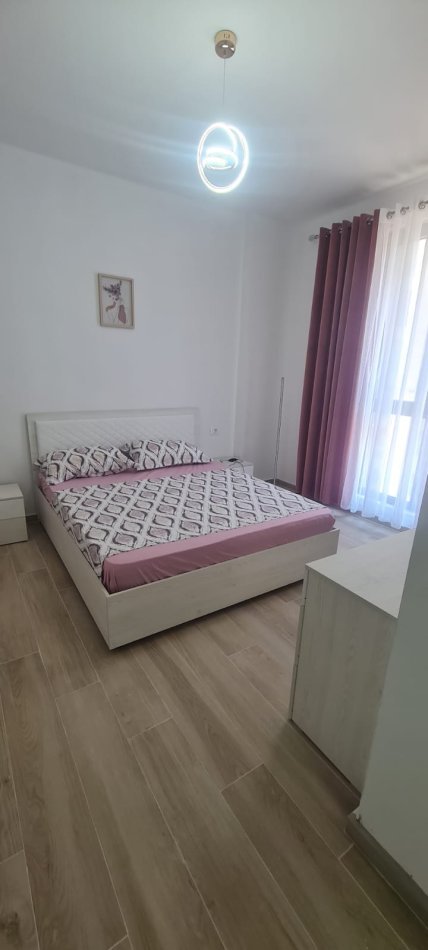 Tirane, jepet me qera apartament 2+1+Ballkon Kati 4, 103 m² 700€ (XHANFIZE KEKO)