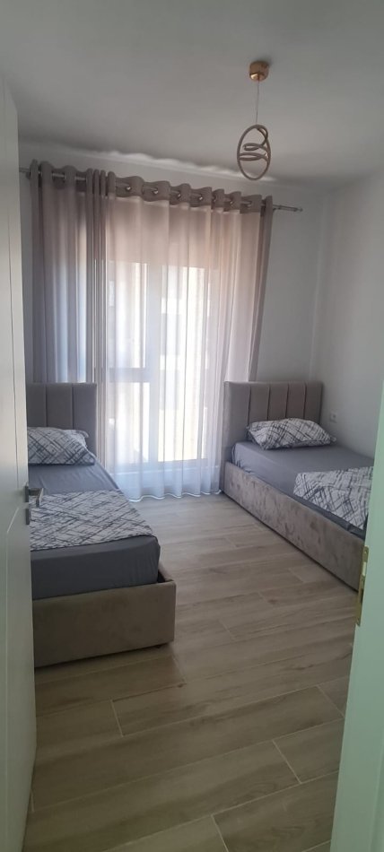 Tirane, jepet me qera apartament 2+1+Ballkon Kati 4, 103 m² 700€ (XHANFIZE KEKO)
