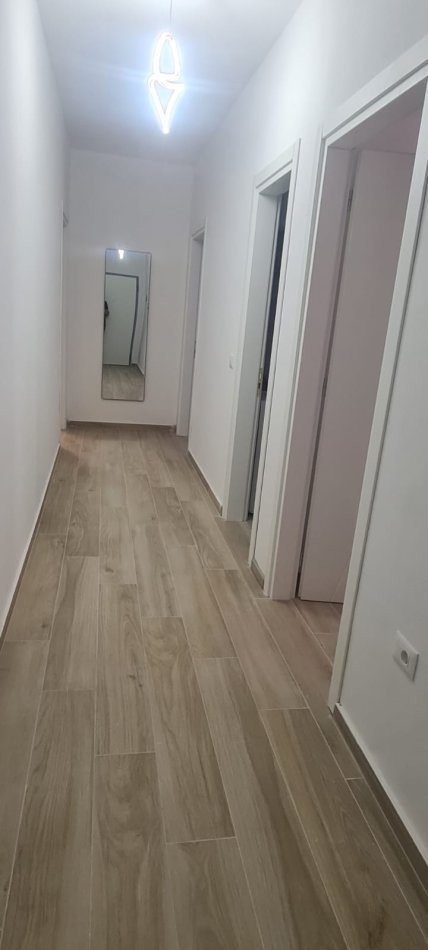 Tirane, jepet me qera apartament 2+1+Ballkon Kati 4, 103 m² 700€ (XHANFIZE KEKO)