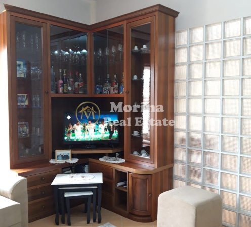 Tirane, jepet me qera apartament 4+1 Kati 1, 250 m² 1.400 € (Sauk)
