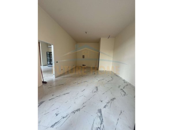 Tirane, jepet me qera apartament Kati 0, 81 m² 1.000 Euro (UNAZA E RE)