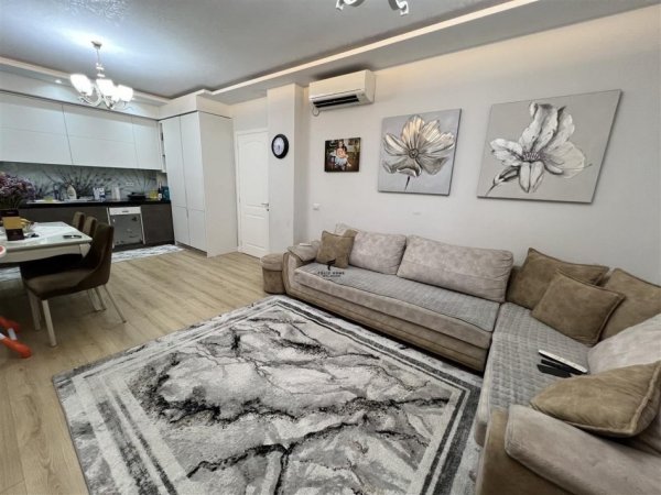 Tirane, shitet apartament 2+1+Ballkon Kati 6, 102 m² 138.000 € (YZBERISHT)