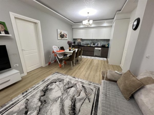 Tirane, shitet apartament 2+1+Ballkon Kati 6, 102 m² 138.000 € (YZBERISHT)