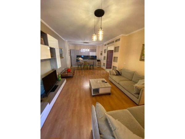 Tirane, jepet me qera apartament 1+1 Kati 2, 90 m² 600 € (RRUGA E ELBASANIT)
