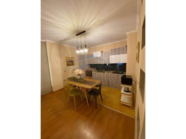 Tirane, jepet me qera apartament 1+1 Kati 2, 90 m² 600 € (RRUGA E ELBASANIT)
