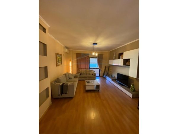 Tirane, jepet me qera apartament 1+1 Kati 2, 90 m² 600 € (RRUGA E ELBASANIT)