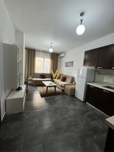 Tirane, jepet me qera apartament 2+1+Ballkon Kati 1, 80 m² 500 € (UNAZA E RE)