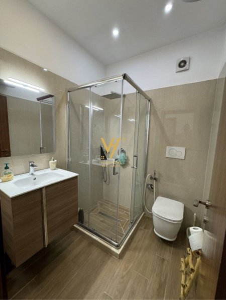 Tirane, jepet me qera apartament 2+1+Ballkon Kati 1, 80 m² 500 € (UNAZA E RE)