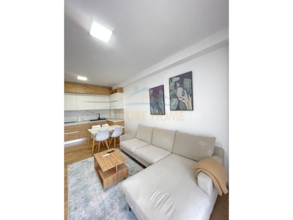 Tirane, jepet me qera apartament 2+1+Ballkon Kati 2, 90 m² 700 € (JORDAN MISJA)