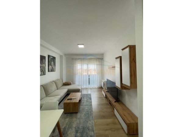 Tirane, jepet me qera apartament 2+1+Ballkon Kati 2, 90 m² 700 € (JORDAN MISJA)