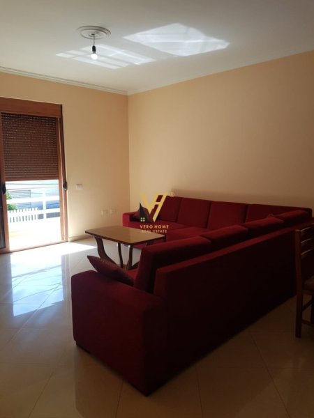 Tirane, jepet me qera apartament 3+1+Ballkon Kati 2, 100 m² 460 € (RRUGA 5 MAJI)