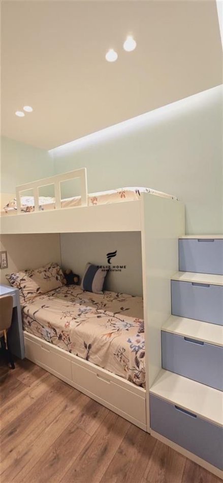 Tirane, shitet apartament 2+1+Ballkon Kati 3, 72 m² 120.000 € (YZBERISHT)
