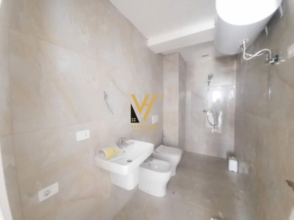Tirane, jepet me qera apartament 2+1+Ballkon Kati 1, 94 m² 700 € (FIORE DI BOSKO)
