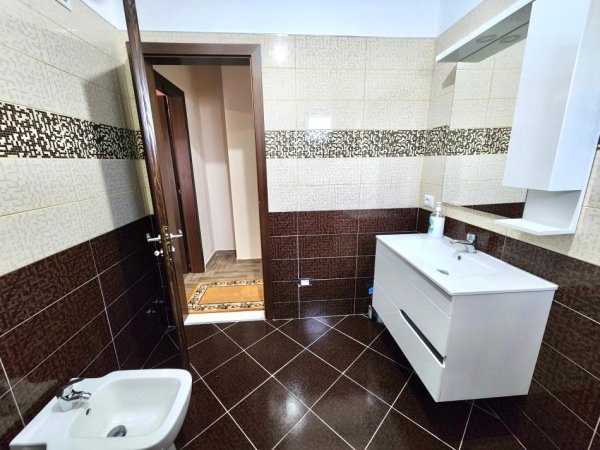Me Qera: Kati 2-te i nje Vile (  2+1+2wc & 3Ballkone + Parkim ) 400€ - në Farkë të Madhe * Ne mes te Gjelberimit & Ajrit te Paster*