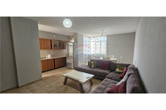 Tirane, jepet me qera apartament 2+1 Kati 4, 120 m² 650 € (Rruga &quot;Fortuzi&quot;)