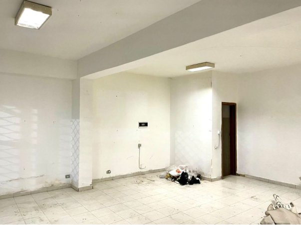 Shitet Dyqan Kati 0, 55 m² 70.000 € (Komuna e Parisit)