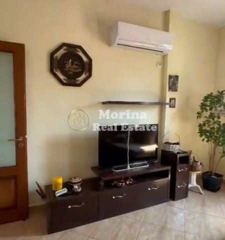 Tirane, jepet me qera shtepi 2+1 Kati 2, 95 m² 500 € (Laprake)