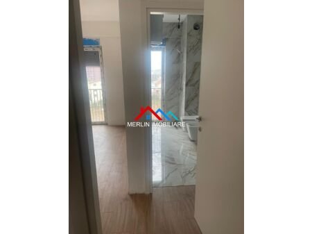 Tirane, jepet me qera apartament 3+1+Ballkon Kati 4, 148 m² 500 € (Rruga Petrela)