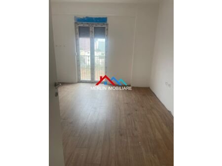 Tirane, jepet me qera apartament 3+1+Ballkon Kati 4, 148 m² 500 € (Rruga Petrela)