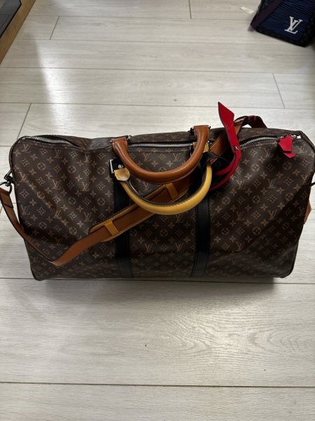 Tirane, shes Shitet Cante Louis vuitton e re 290 €