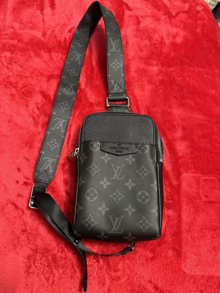 Tirane, shes Shitet Cante krahu Louis Vuitton 150 €