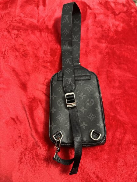 Tirane, shes Shitet Cante krahu Louis Vuitton 150 €