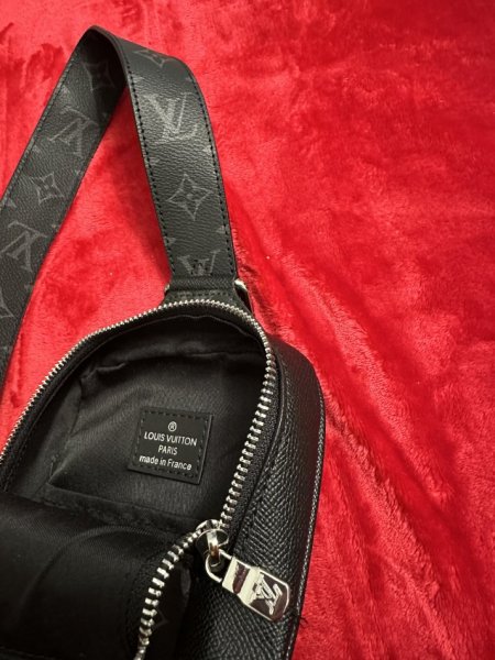 Tirane, shes Shitet Cante krahu Louis Vuitton 150 €