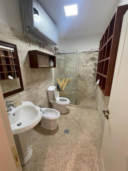 Tirane, jepet me qera apartament 1+1+Ballkon Kati 9, 70 m² 800 € (SHKOLLA E BALETIT)