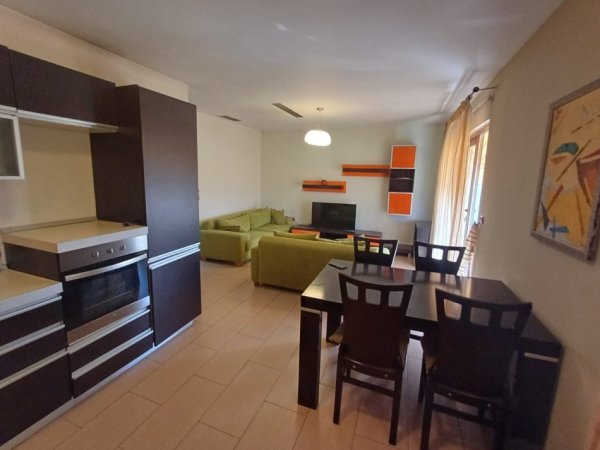 Jepet me qera apartament 2+1   600 € (ish ekspozita)