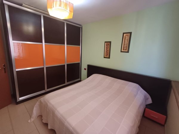 Jepet me qera apartament 2+1   600 € (ish ekspozita)