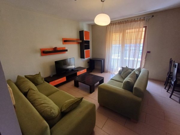 Jepet me qera apartament 2+1   600 € (ish ekspozita)