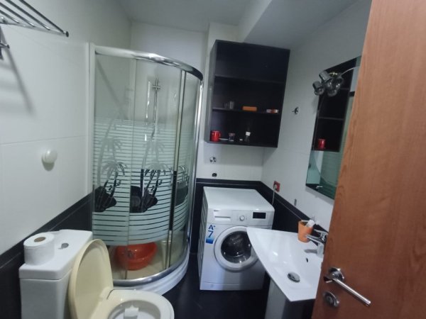 Jepet me qera apartament 2+1   600 € (ish ekspozita)