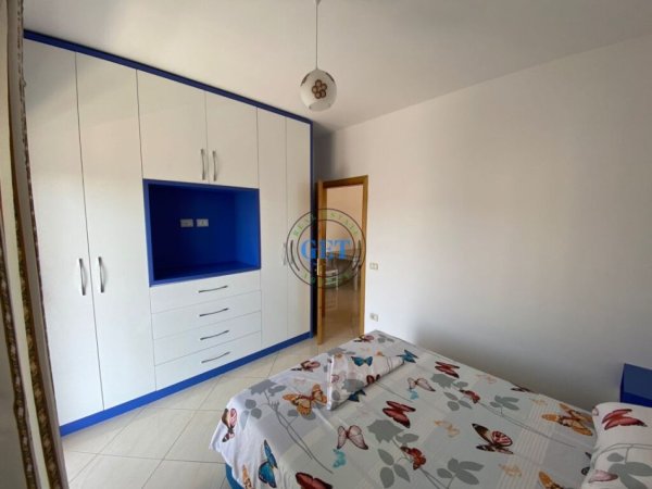 Durres, jepet me qera apartament 2+1+Ballkon Kati 10, 85 m² 400 € (Stacioni i Trenit, Durrës)