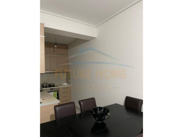 Tirane, jepet me qera apartament 2+1 Kati 5, 110 m² 450 € (FRESK)