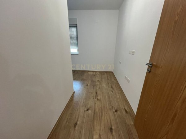 Tirane, jepet me qera apartament 3+1 Kati 2, 120 m² 700 € (21 DHJETORI)