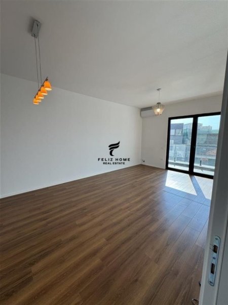Tirane, jepet me qera zyre Kati 1, 68 m² 400 € (FARMACIA 10)