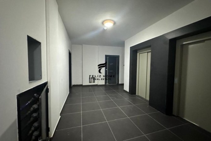 Tirane, jepet me qera zyre Kati 1, 68 m² 400 € (FARMACIA 10)