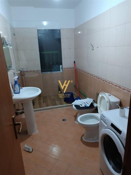 Tirane, jepet me qera apartament 2+1+Ballkon Kati 9, 100 m² 650 € (RRUGA SHEFQET MUSARAJ)