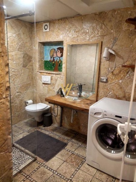 Tirane, jepet me qera apartament 1+1+Ballkon Kati 4, 74 m² 700 € (SHALLVARET)